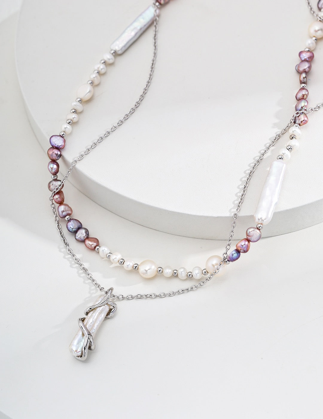 Sisley Purple grey Pearl necklace