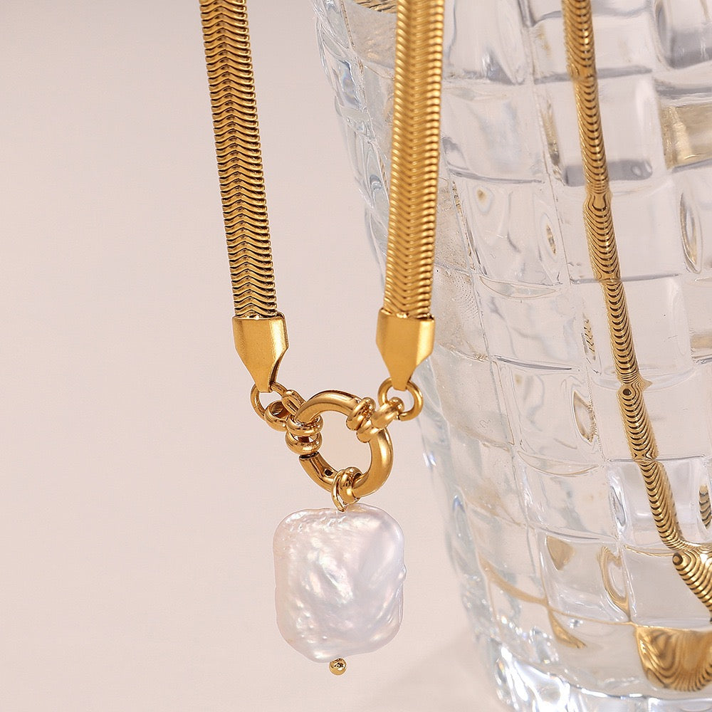 Statement chains necklace