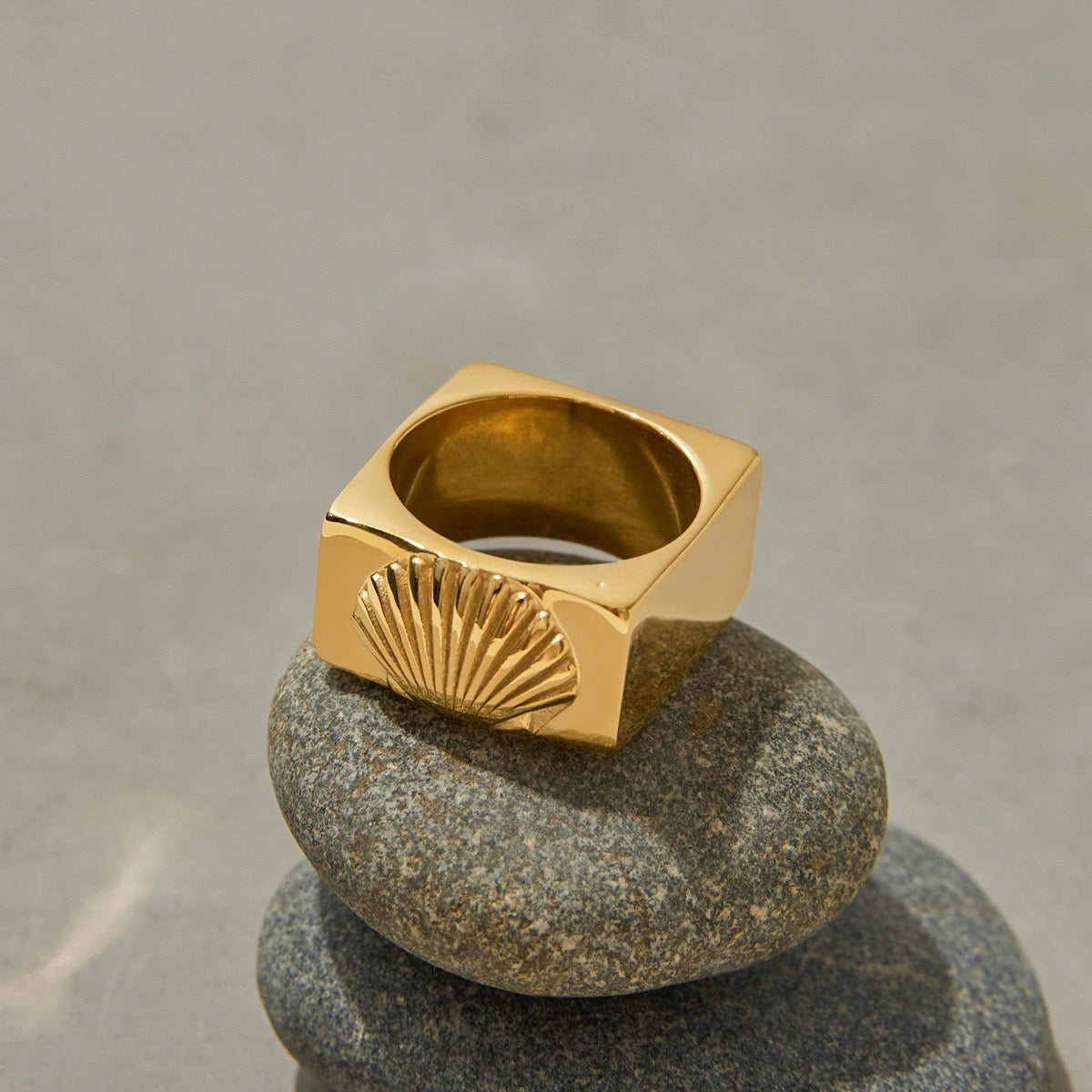 Square shell ring