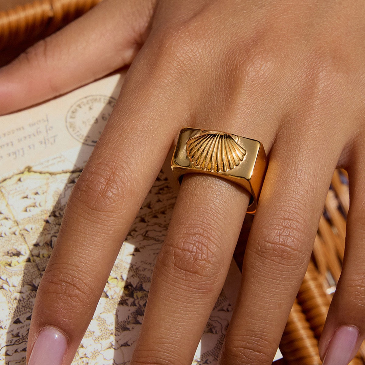 Square shell ring