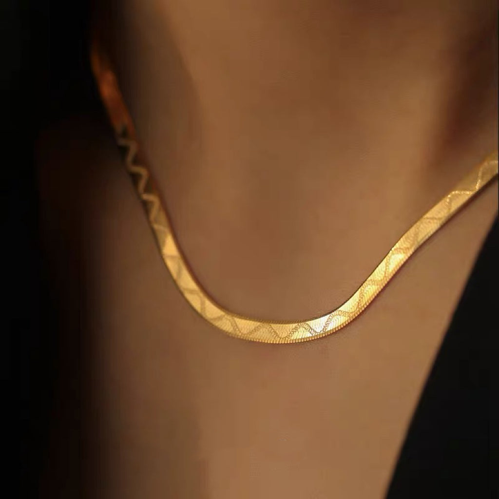 Water shine chain necklace